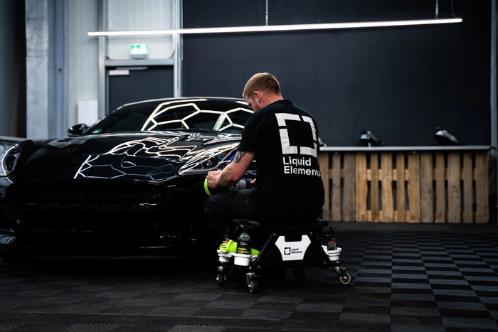 Liquid Elements Detailing Hocker